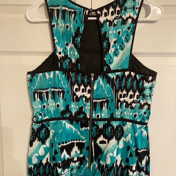 Gabby Syke Green Abstract Print Dress - Picture 3 of 5